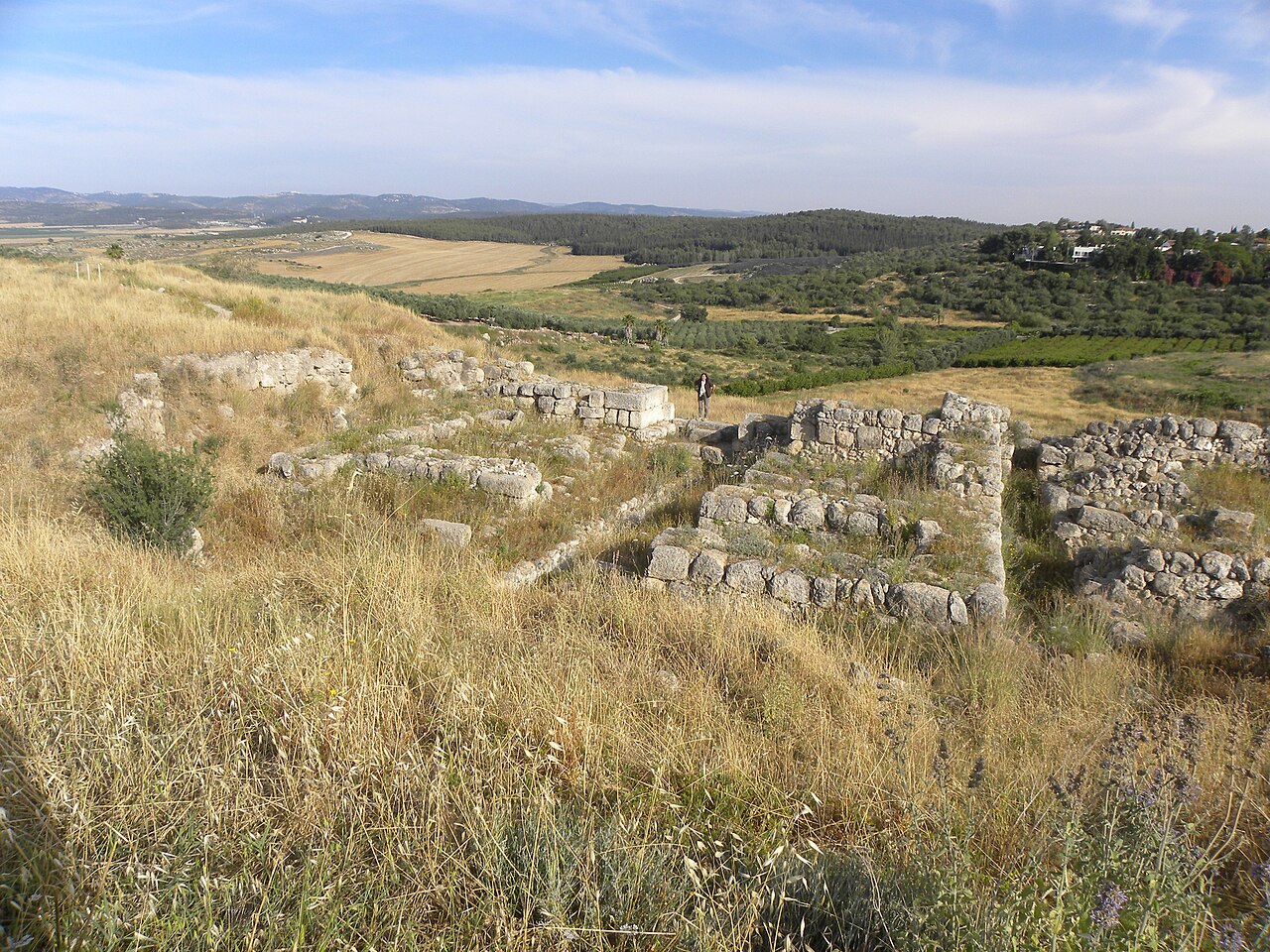The Solomonic six-chambered gate at Tel Gezer
